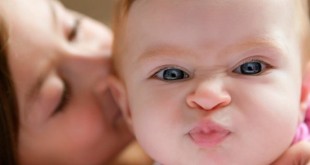 madre millonaria con mucho dinero asesina a su hijo con beso