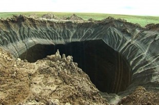 El increible misterio del cráter que llega al fondo de la tierra.